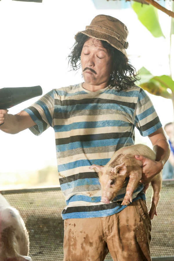 Phim trăm tỷ mùa Tết - Cua lại vợ bầu và Siêu sao siêu ngố có thực sự là tuyệt phẩm của điện ảnh Việt?-4