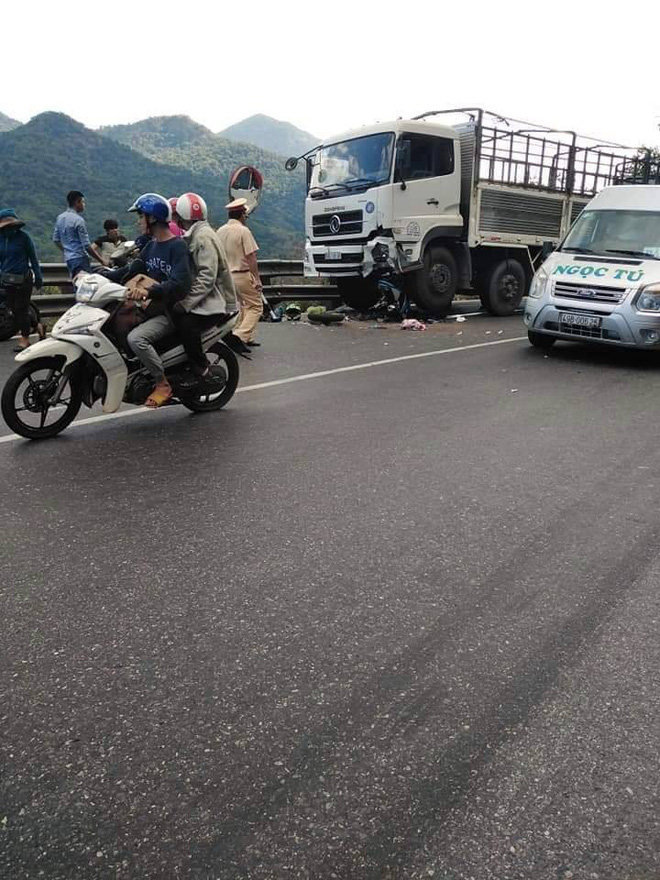 Hiện trường tai nạn vừa xảy ra ở đèo Bảo Lộc, dáng nằm của nạn nhân gây ám ảnh nhất-1