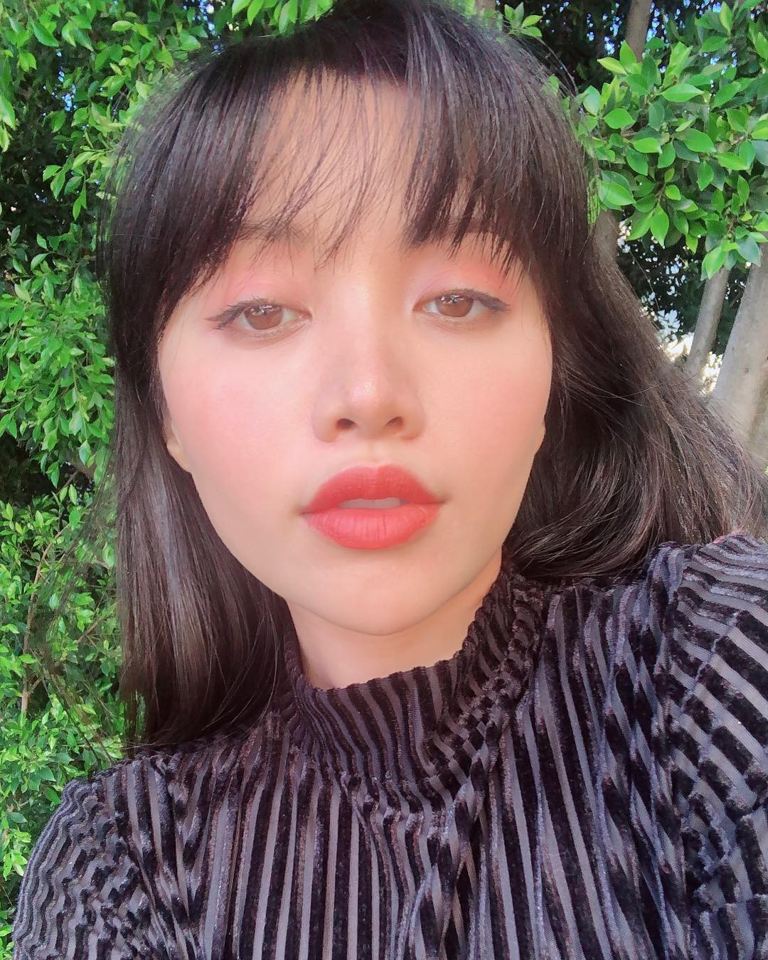 2 bí kíp makeup đơn giản nhưng max xinh của Michelle Phan: một kiểu sang chảnh, một kiểu hack tuổi cực hiệu quả-7