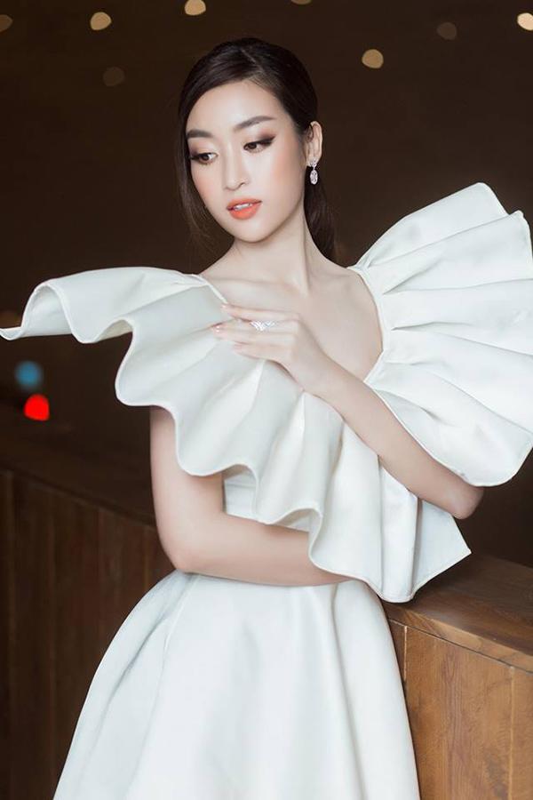 Gì không cần biết, tủ đồ make-up năm nay mà vắng màu son này thì thật quê hết sức-8