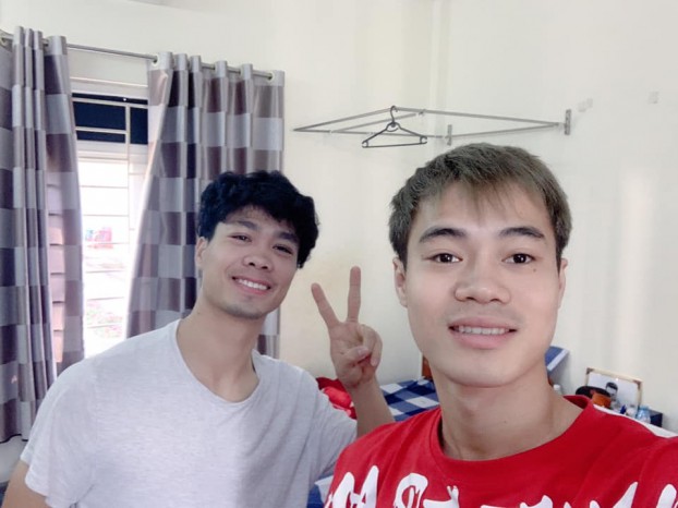 Văn Toàn tiễn Công Phượng rời căn phòng chung: Nghẹn ngào gặp lại ngày sau-1