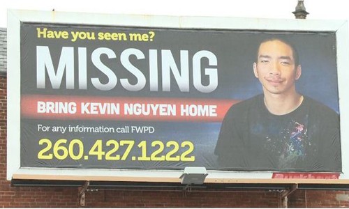 Mỹ: Con trai biến mất suốt 2 tháng, gia đình gốc Việt dựng biển quảng cáo khổng lồ tìm tung tích-1