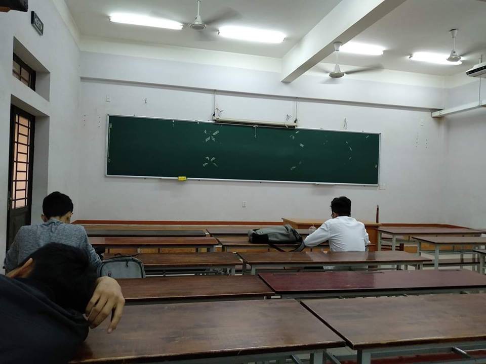 Loạt ảnh lớp học vắng như chùa bà Đanh vì sinh viên vẫn còn bận đắm chìm trong dư vị Tết-1