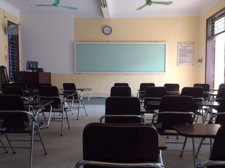 Loạt ảnh lớp học vắng như chùa bà Đanh vì sinh viên vẫn còn bận đắm chìm trong dư vị Tết-7