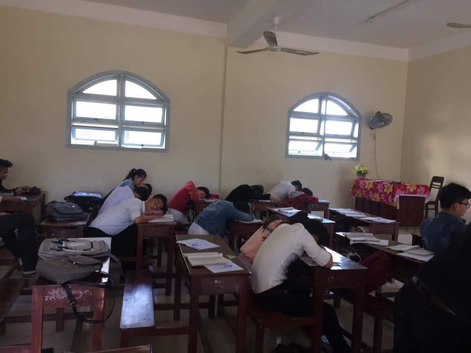 Loạt ảnh lớp học vắng như chùa bà Đanh vì sinh viên vẫn còn bận đắm chìm trong dư vị Tết-9