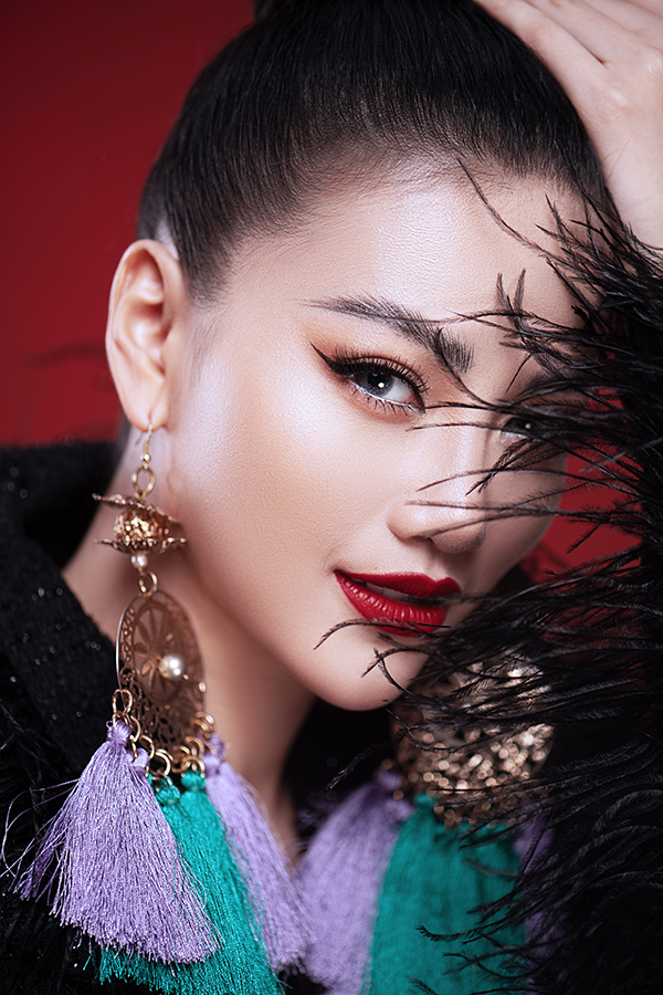 Hoa hậu Trái đất Phương Khánh tung bộ ảnh nữ hoàng quyền lực, đậm chất Á Đông-14