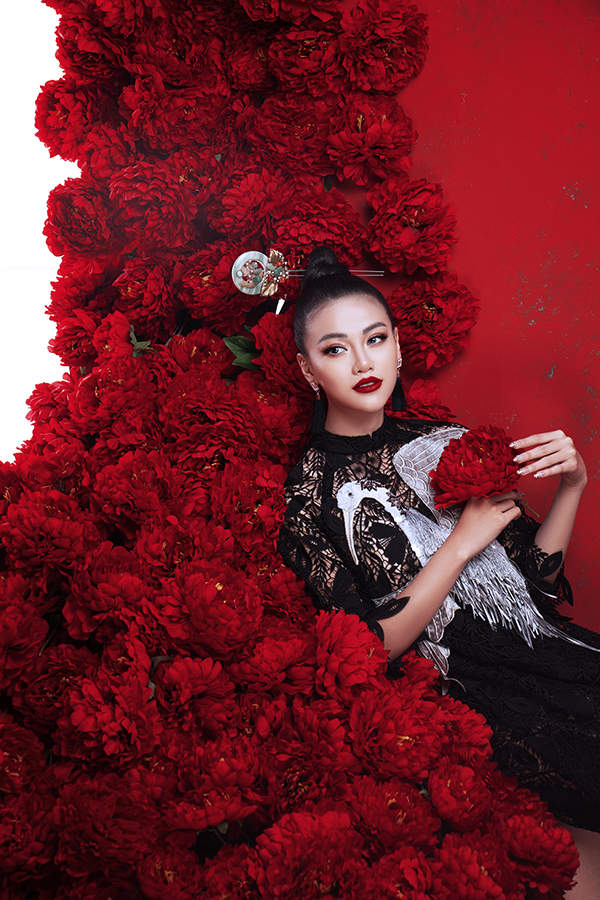 Hoa hậu Trái đất Phương Khánh tung bộ ảnh nữ hoàng quyền lực, đậm chất Á Đông-8