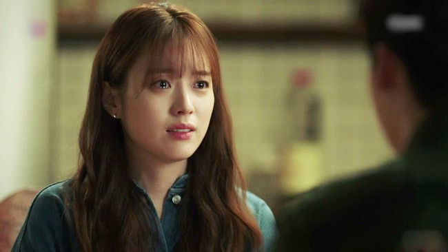 Bất ngờ nhận được bó hồng lớn ngày Valentine, mẹ trẻ vui vẻ ôm về nhưng tới nhà thì bật khóc, lý do là…-2