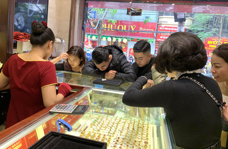 Kéo nhau đi mua vàng sớm, nhà buôn cháy hàng trước vía Thần Tài-7