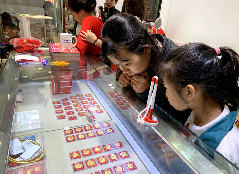 Kéo nhau đi mua vàng sớm, nhà buôn cháy hàng trước vía Thần Tài-6