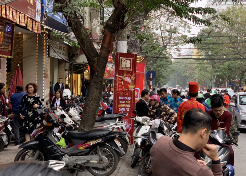 Kéo nhau đi mua vàng sớm, nhà buôn cháy hàng trước vía Thần Tài-2