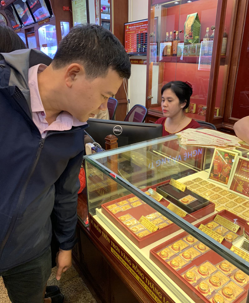 Kéo nhau đi mua vàng sớm, nhà buôn cháy hàng trước vía Thần Tài-5