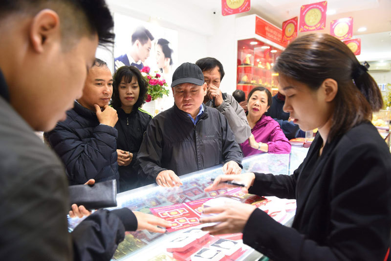 Kéo nhau đi mua vàng sớm, nhà buôn cháy hàng trước vía Thần Tài-14