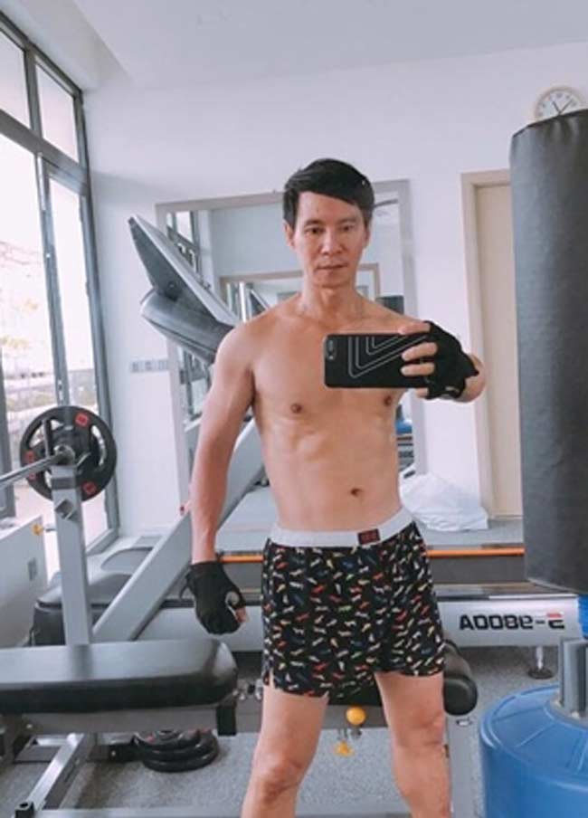 Điểm mặt các nam thần cơ bắp làng nhạc vàng U40, U50 vẫn khiến chị em mê mệt-17