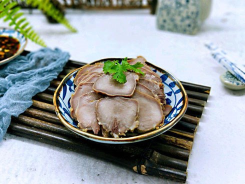 Bí quyết luộc lưỡi heo thơm ngon, giòn mà không dai chỉ đơn giản ở 1 bước này