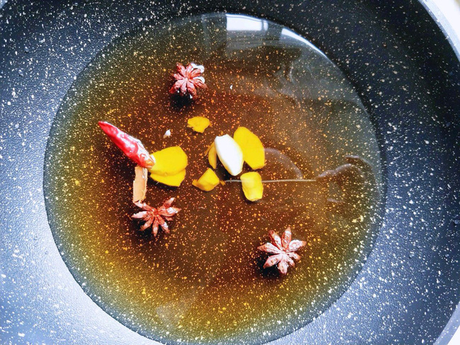 Bí quyết luộc lưỡi heo thơm ngon, giòn mà không dai chỉ đơn giản ở 1 bước này-2