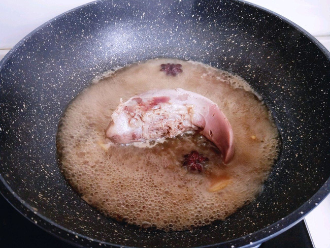 Bí quyết luộc lưỡi heo thơm ngon, giòn mà không dai chỉ đơn giản ở 1 bước này-4