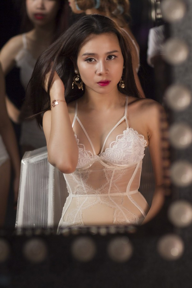 Ngắm thân hình quyến rũ, gợi cảm của loạt người đẹp tuổi Hợi-16