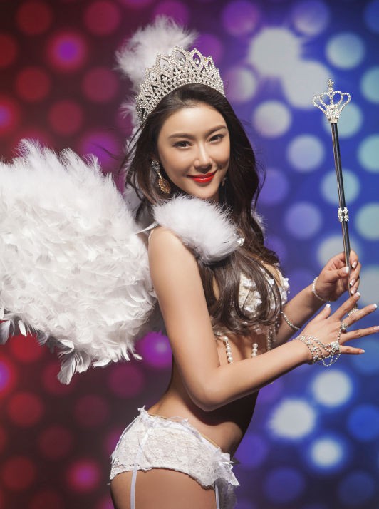 Hư Trúc nổi tiếng của Thiên long bát bộ: Bị đuổi khỏi showbiz, bạn gái nóng bỏng bỏ rơi-7