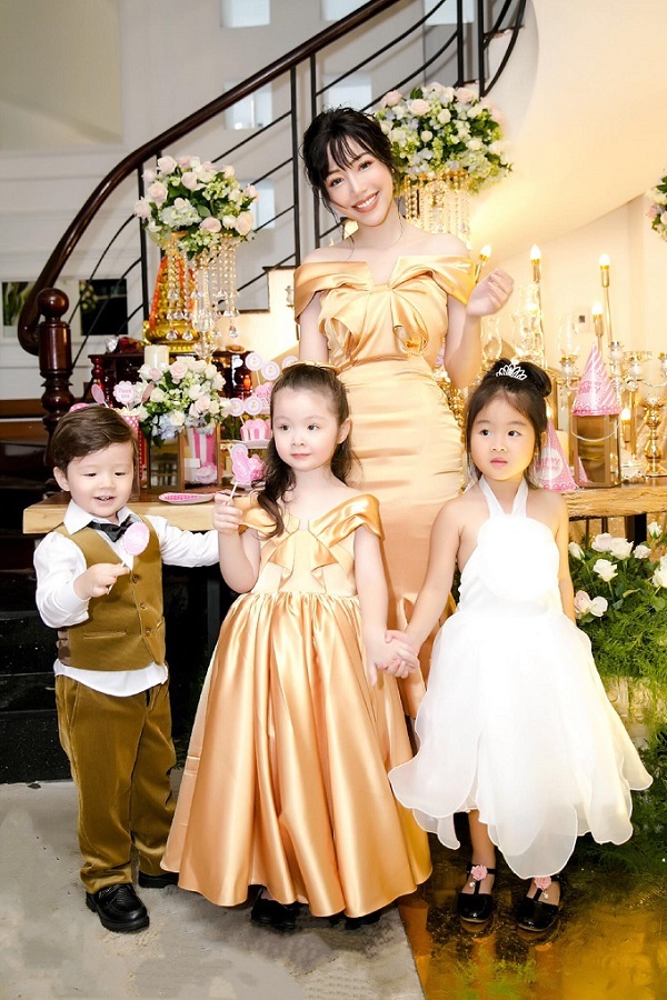 Giàu có, nóng bỏng như bà mẹ hai con Elly Trần-2