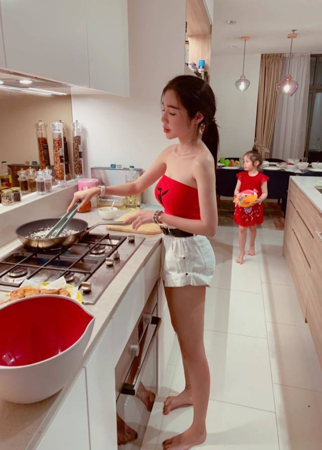 Giàu có, nóng bỏng như bà mẹ hai con Elly Trần-5