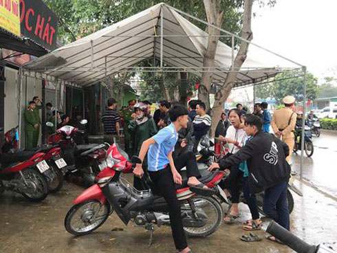 Tạm giữ hình sự phó phòng ngân hàng sát hại cha, khiến mẹ và em gái bị thương sau khi đi liên hoan về-2