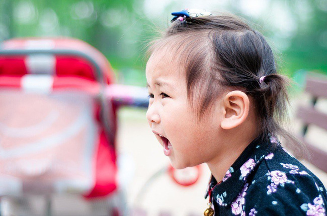 Gợi ý cho mẹ 4 tuyệt chiêu siêu hiệu quả giúp trị ngay thói hay ăn vạ, hờn dỗi của con ở nơi công cộng-5
