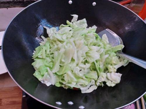 Xào bắp cải, thêm một muỗng này vào, rau giòn ngon như nhà hàng ai cũng kinh ngạc-2