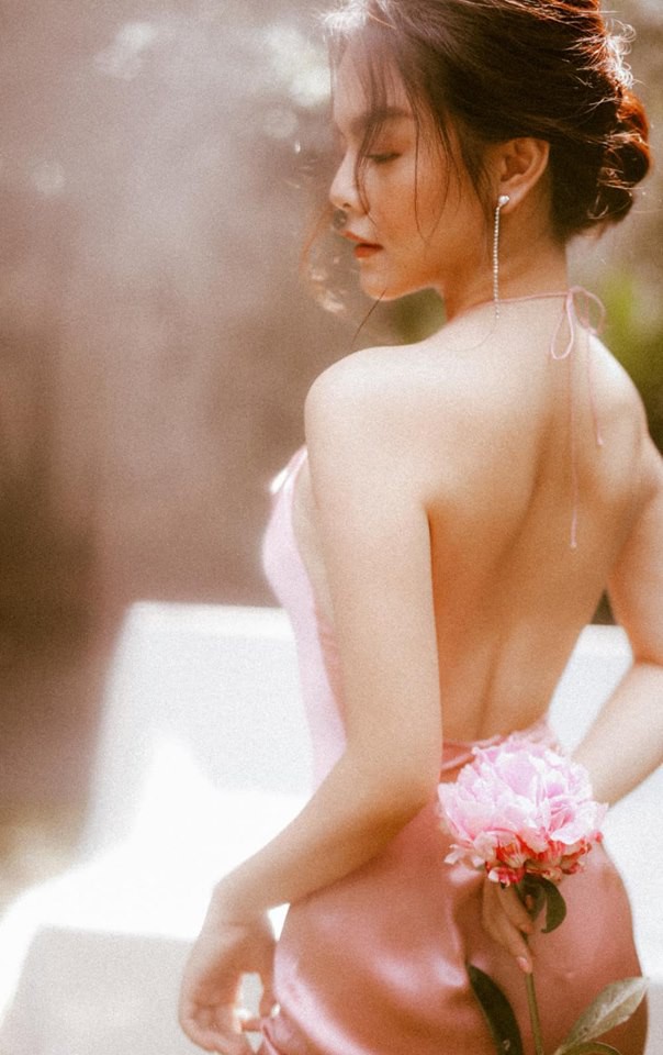 Sau ly hôn, Phạm Quỳnh Anh ngày càng đẹp và gợi cảm-1