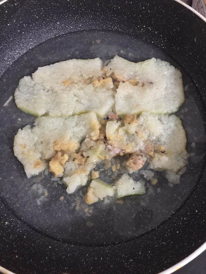 Bắt chước làm bánh chưng rán nước lọc, chị em cười ra nước mắt vì thành phẩm-5