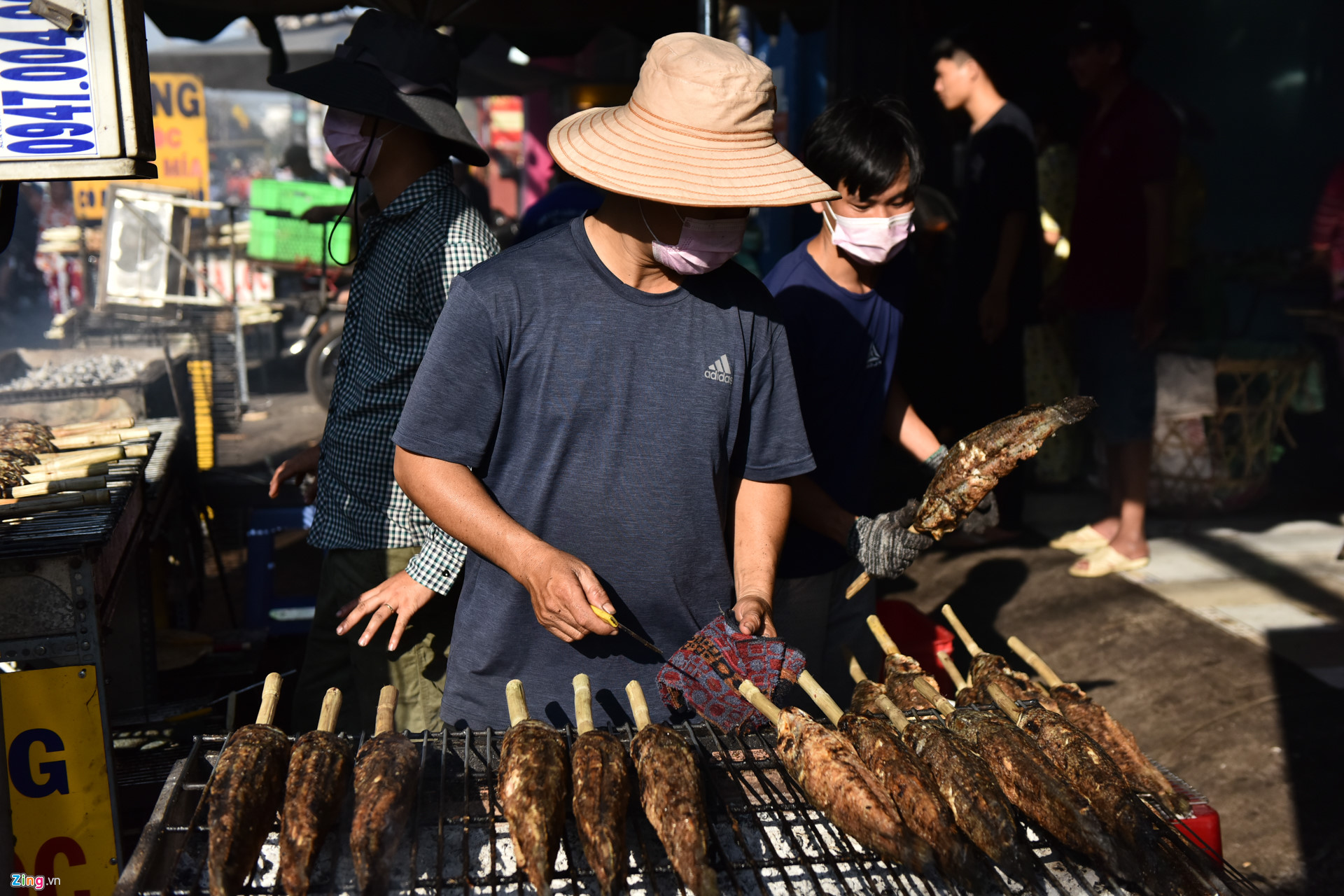 Nướng 3.000 cá lóc, chủ tiệm Sài Gòn vẫn không đủ bán ngày Thần Tài-3