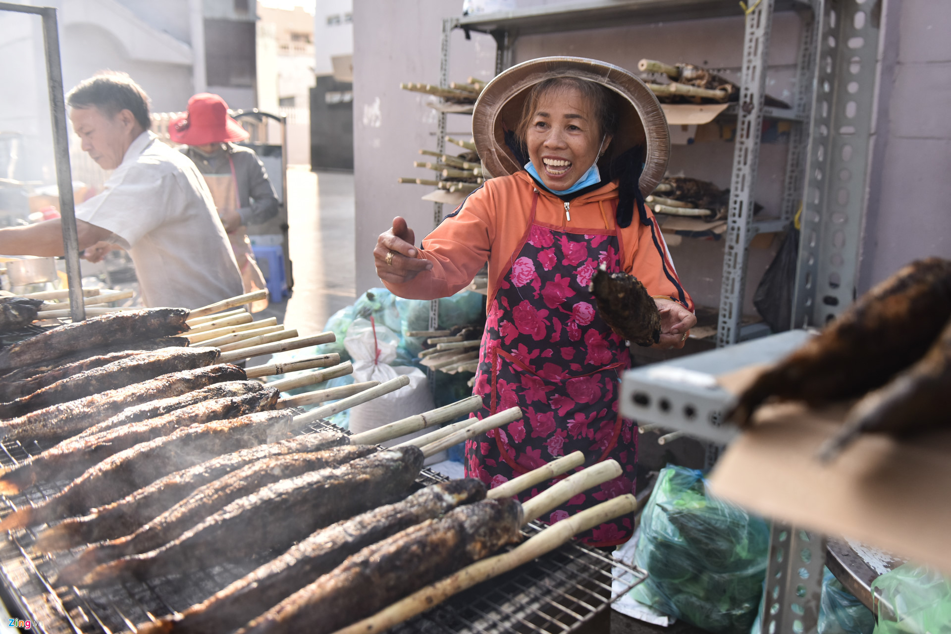 Nướng 3.000 cá lóc, chủ tiệm Sài Gòn vẫn không đủ bán ngày Thần Tài-7