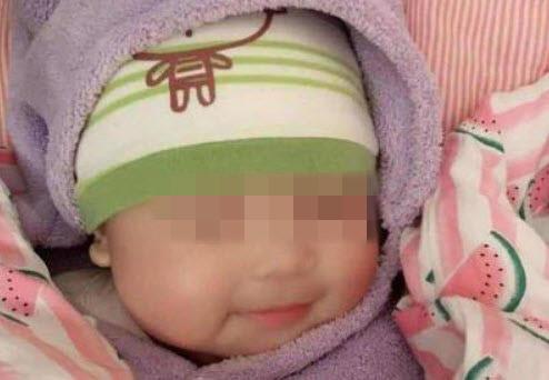 Bé 6 tháng thường cười khi ngủ, bà khen đáng yêu nhưng mẹ đưa đi khám thì hối hận-2