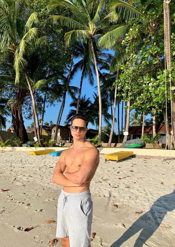 Kim Lý chỉ tặng một bó hoa đơn giản dịp Valentine, Hồ Ngọc Hà vẫn nức nở khen ngợi vì lý do này-4