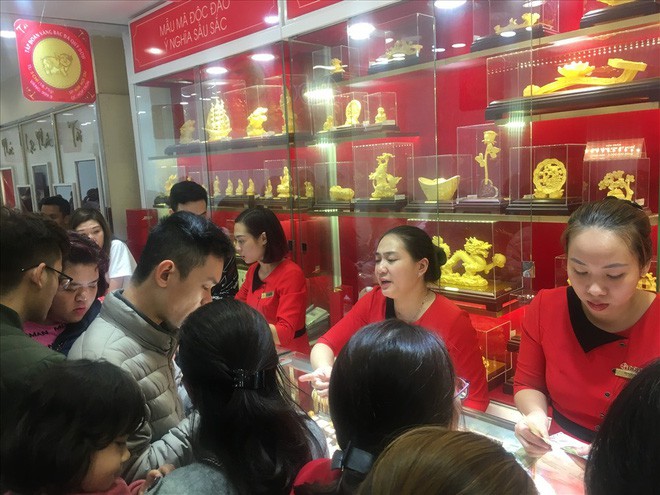 Ngày Thần tài: Náo loạn cửa hàng vì vừa mua vàng đã bị rơi mất-1