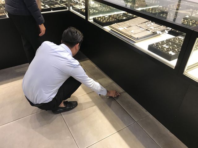 Ngày Thần tài: Náo loạn cửa hàng vì vừa mua vàng đã bị rơi mất-8