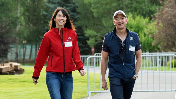 Tình yêu kiểu tỷ phú: Jeff Bezos yêu vợ bạn thân, Warren Buffett yêu bạn thân của vợ và 2 cái kết hoàn toàn đối lập-1