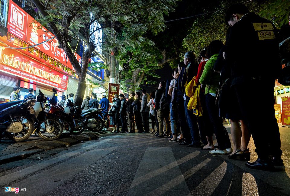 Mua vàng ngày Thần Tài, khách lỗ ngay gần 1 triệu đồng mỗi lượng-1