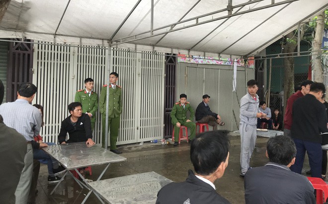 Vụ cán bộ ngân hàng chém cả nhà: Nghi phạm vẫn đang sốc vì biết chính mình giết bố-1