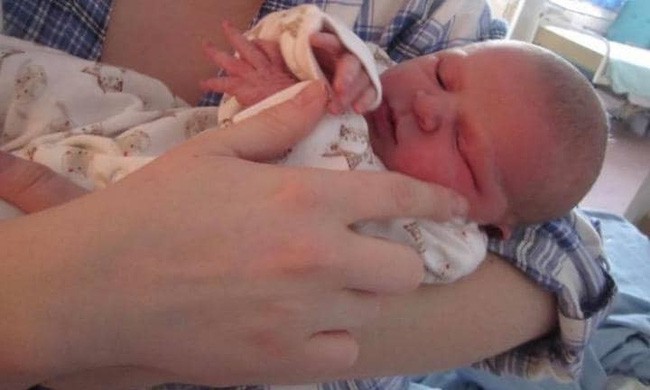 Gửi con đi nhà trẻ, một lúc sau mẹ nhận được điện thoại thông báo con đã tử vong với lý do chết sững người-4