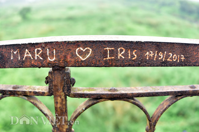 Ảnh: Những ổ khóa tình yêu trên cầu Long Biên-8