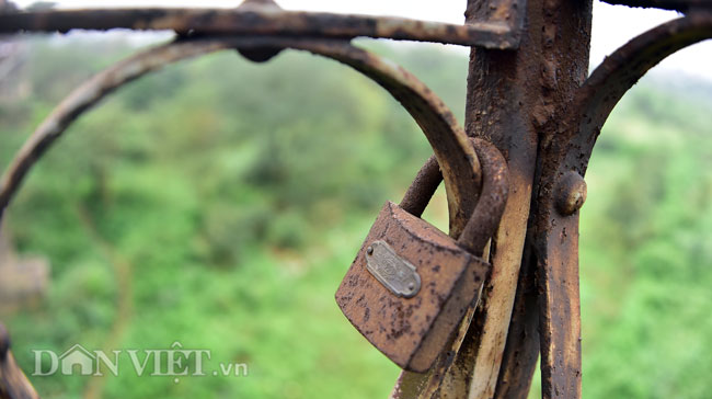 Ảnh: Những ổ khóa tình yêu trên cầu Long Biên-9