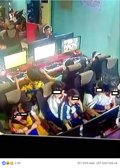 3 đôi học sinh ngồi bế nhau, ôm hôn trong quán net được cư dân mạng lan truyền-1