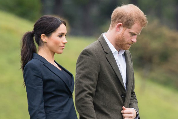 Tạp chí Mỹ gây sốc khi tuyên bố Nữ hoàng Anh yêu cầu Meghan và Harry phải rời khỏi Cung điện hoàng gia vì điều này-1