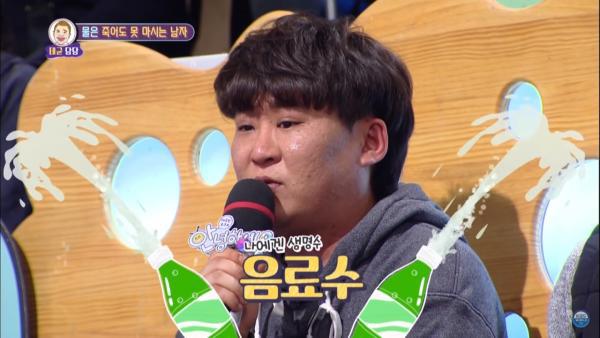 Bác sĩ dọa có thể mất mạng nhưng chàng trai quyết không uống nước 20 năm vì lý do này-2