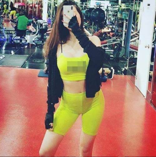 Những bộ cánh hở đến khó tin của người đẹp từng tố bị Trường Giang thả thính-3