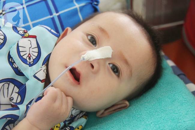 Ánh mắt cầu cứu của bé trai 7 tháng tuổi bị mẹ bỏ rơi trước cổng chùa vì mắc bệnh bại não-18