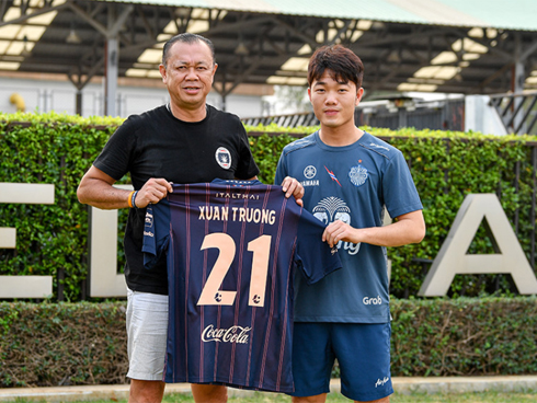 Xuân Trường ăn diện sặc sỡ trong đêm tiệc của Buriram United-13