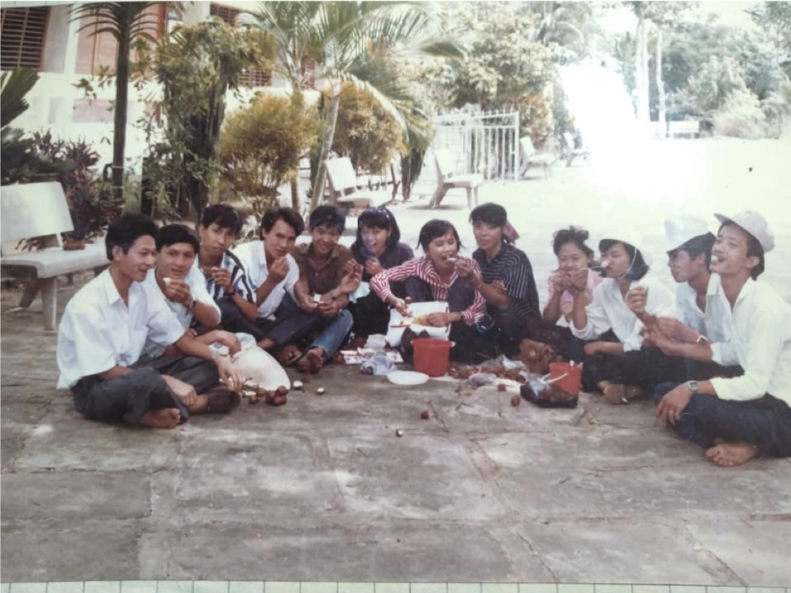 Cuốn sổ lưu niệm ghi lại thời thanh xuân bá đạo của bố mẹ: Kết nghĩa anh em cũng phải được cả lớp đóng dấu đỏ phê duyệt-3