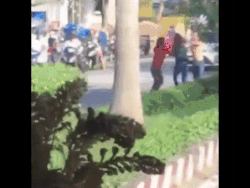 CLIP: Chồng đấm vào mặt vợ bầu, dúi ngã sõng xoài vẫn dọa đánh tiếp gây phẫn nộ-7